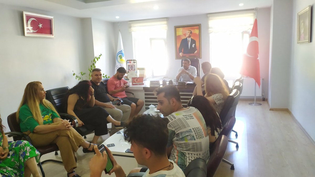 İranlı Turistler  Doğa harikası Çatak ilçemize Rafting Yapmak için geldiler.Rafting Yaptıktan Sonra Belediye Başkan yrd. @CihanYALIN13 Kulüp Başkanımız <a href="/Erdogan_babur06/">Erdoğan Babur</a> ziyaret ederek ilgi alakalarindan dolayı teşekkür ettiler.
<a href="/AbdrrhmnSeylan/">Abdurrahman Şeylan</a> <a href="/FikretYARDIMCI/">Fikret YARDIMCI 🇹🇷</a> <a href="/feylesofbbr/">Erdoğan Babur</a>