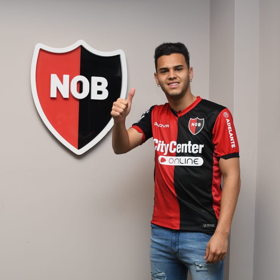 MDePasesArg's tweet photo. #MercadoDePases | 🤝 [OFICIAL] Cristian Ferreira es REFUERZO de #Newells. El volante llega a préstamo de #Rier por 18 meses con cargo de U$S 200.000 y opción de compra de U$S 2.000.000 por el 50% del pase✍️🏼. https://t.co/zGhJKHffdq