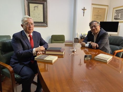 abrahamkatime's tweet photo. Si Petro no hubiera ganado la presidencia, está foto JAMÁS en la vida hubiera existido. El que iba a polarizar y destruir al país, lo está sanando y uniendo. https://t.co/KIbvSw3WuA