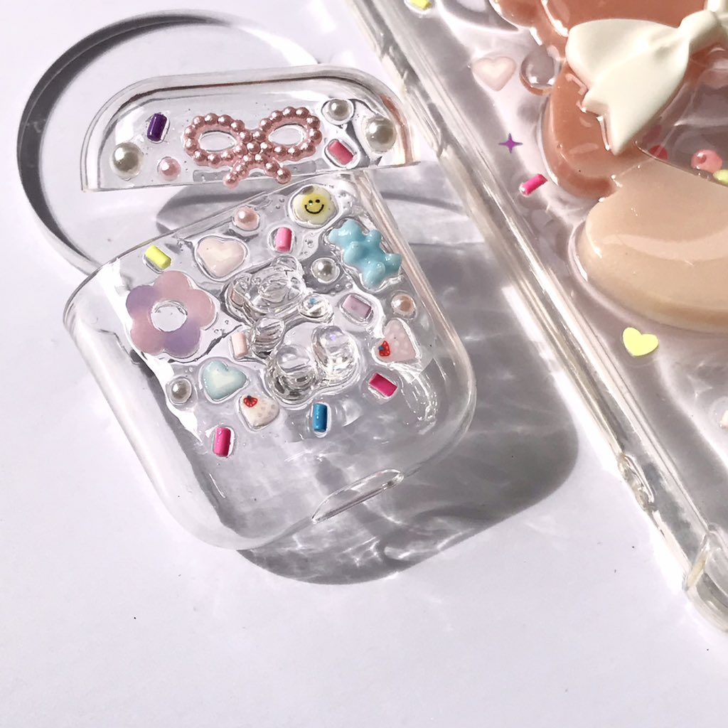 bublee_mk's tweet photo. 🫧💭💗🍡 ! ₍ᐢ.ˬ.ᐢ₎ ⭑ #airpodscase #resindeco #resinwork #resinart #resinindonesia #customeresin https://t.co/ITL1qpEaVi
