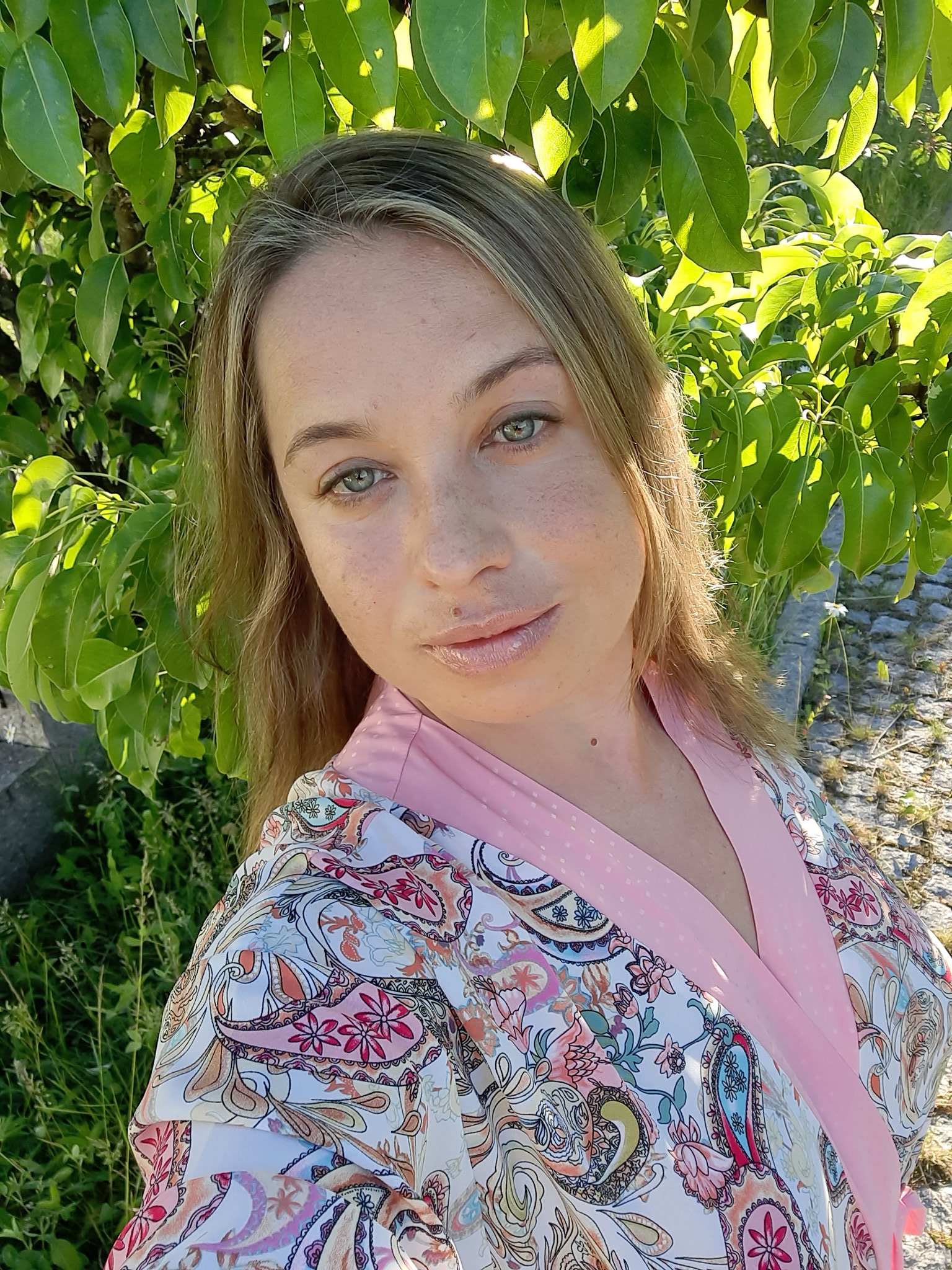 Olga Cabaeva on Twitter: \"#satinrobe #selfie #HappyWednesday https://t ...