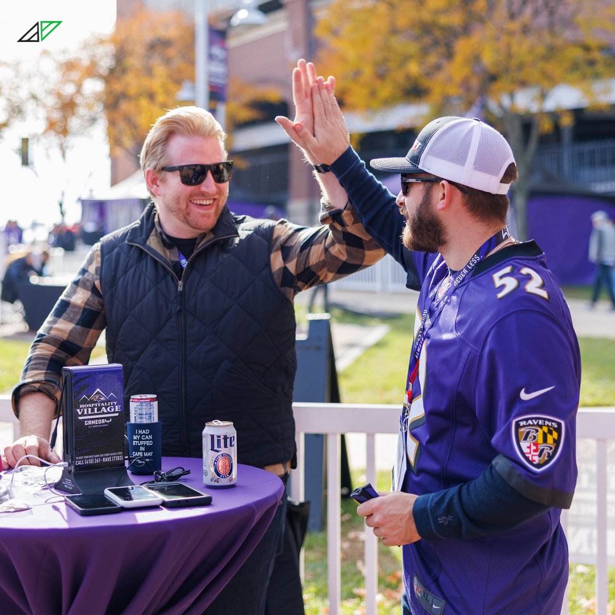 PowerUpConnect's tweet image. M&amp;amp;T Bank Stadium now offers device charging for football fans, thanks to over 60 charging units from Power Up. Learn more: 

zcu.io/RdYe

#CellPhoneCharging #DeviceCharging #Football #BaltimoreSports #BaltimoreRavens #M&amp;amp;TStadium