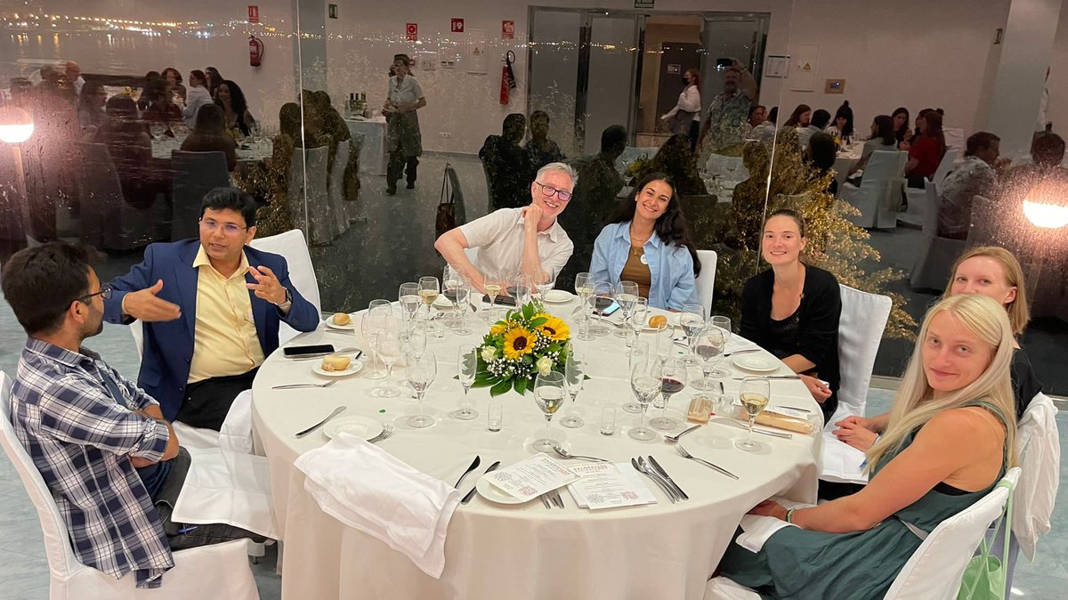 Halophiles22's tweet photo. Gala dinner 😎 https://t.co/VYYV4ixXOn