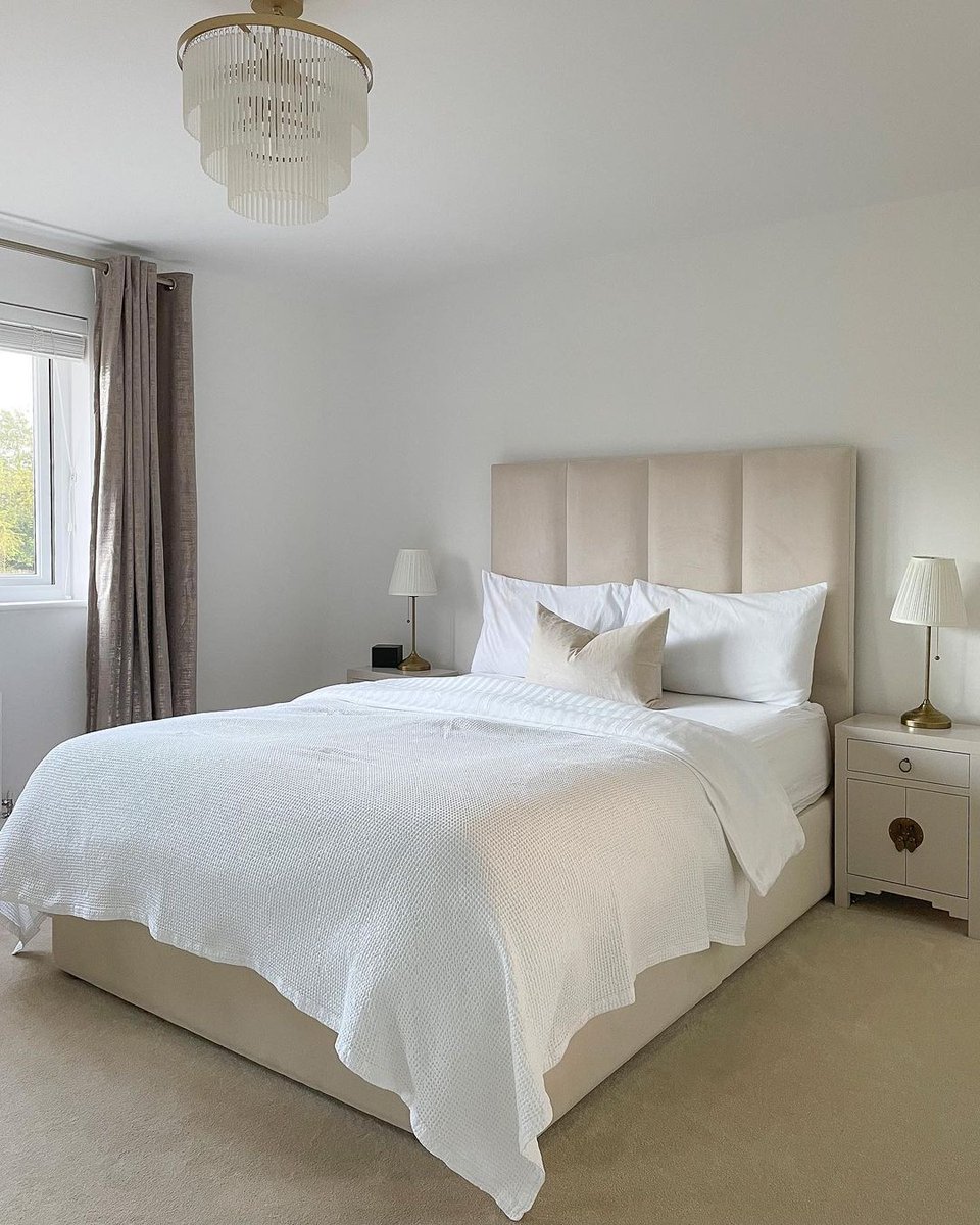 BHS_UK's tweet photo. Neutral bedrooms just always feel so fresh 😍

🔎Aubrey Frosted Glass Ceiling Pendant, Brass
https://t.co/chkNiBItda

#BHS #BHSUK #BHSlights #BHSlighting #bedroom #bedroomlights #ceilinglight #ceilingpendant #homelights #homelighting #homestyle #homestyling #likeforlike https://t.co/ZUpmLiADEq