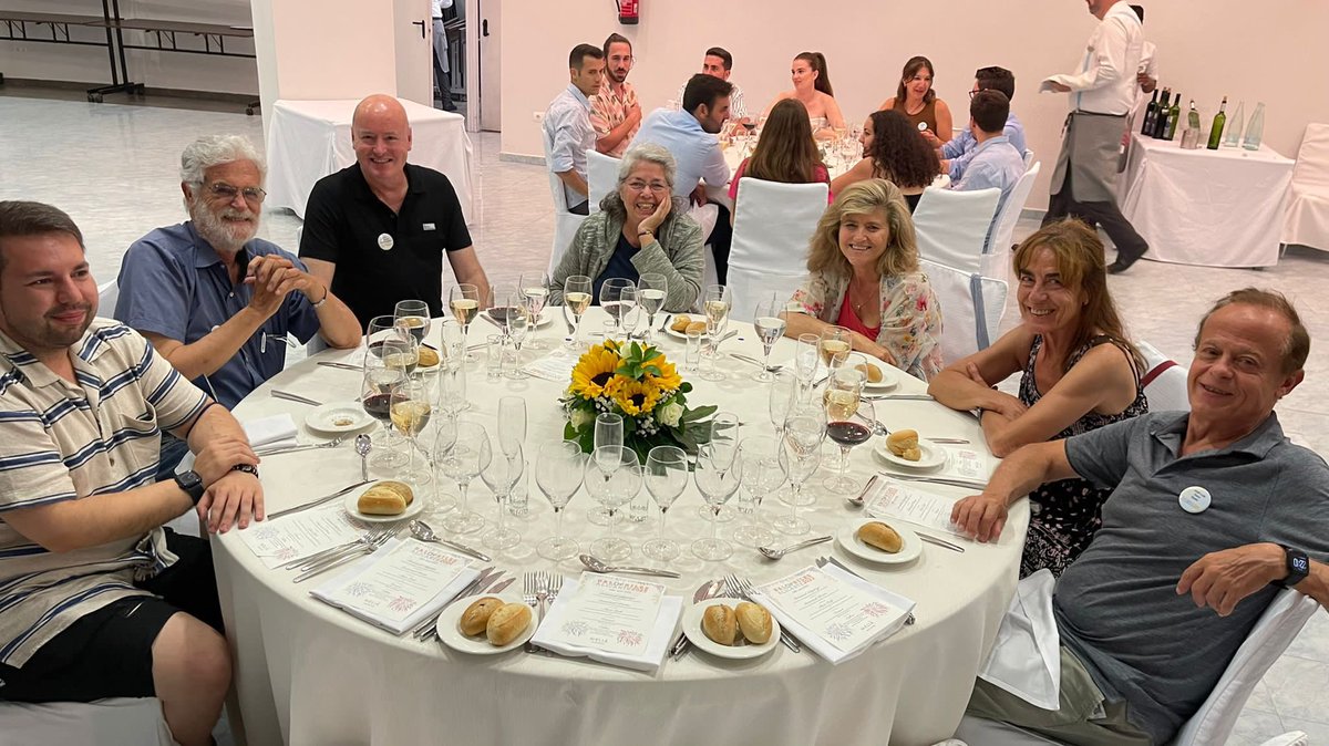 Halophiles22's tweet photo. Gala dinner 🤓 https://t.co/biiw8C8Aht