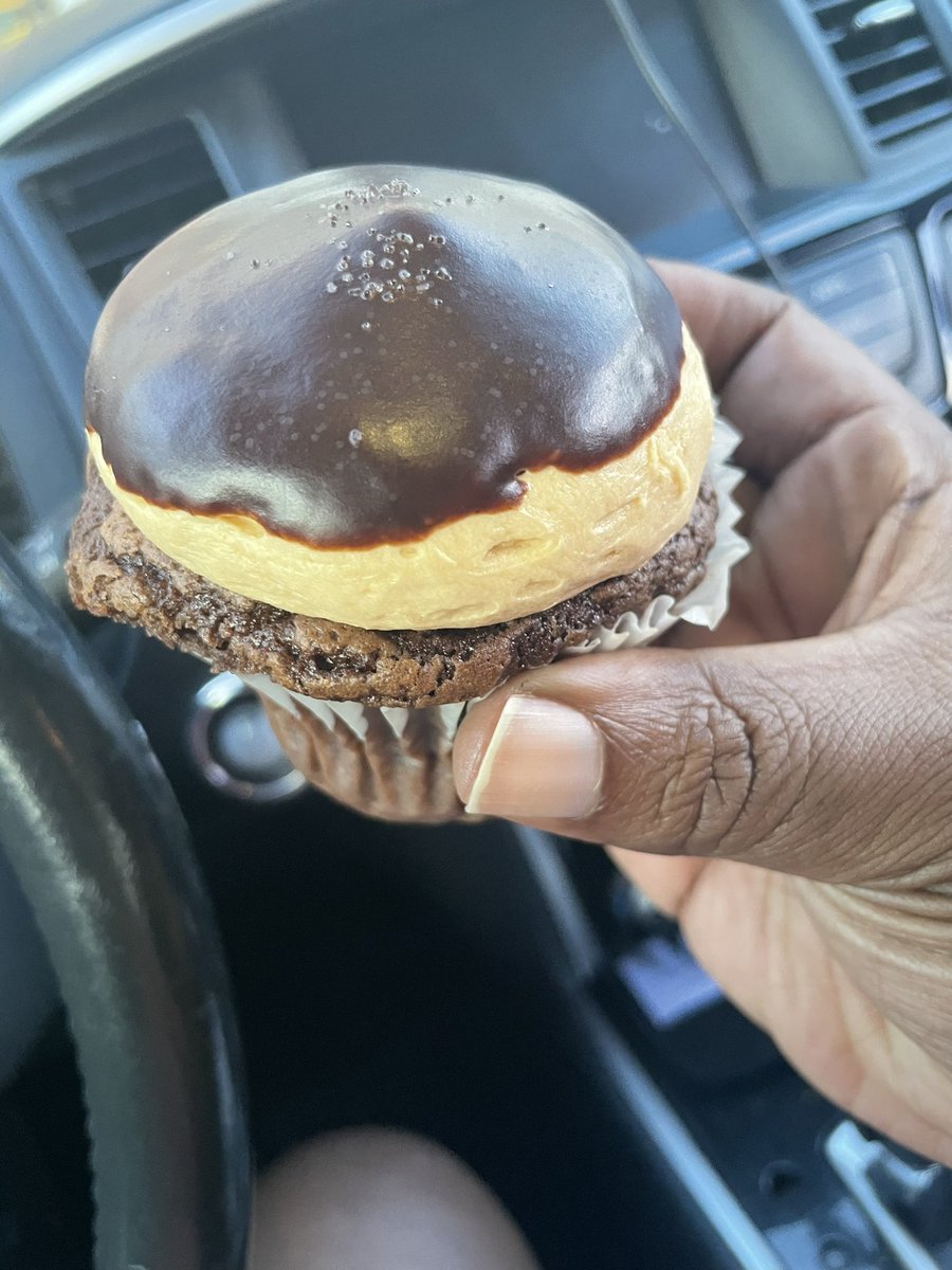 1_ATL_Marquis's tweet photo. Love in a hopeless place ❤️🧁 #KeepSweet #Camicakes https://t.co/HaOj6SDXM9