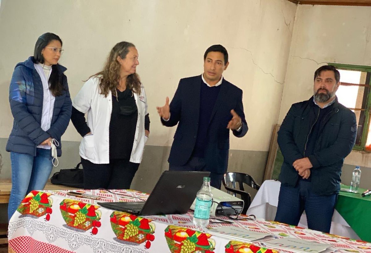 LucasMCarballo's tweet photo. Durante la jornada junto al Director de Empleo Juan Rajoy  y Celina Trifilio  coordinadora técnica de programas de Teknofood dimos el punta pie inicial al “Taller de Higiene y Seguridad” destinado a capacitar al personal de comedores y merenderos. https://t.co/OBZFoaXveY