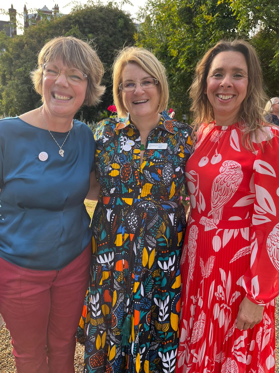 Here is Shirley Baines with two fantastic figures from the #nursing community, Joanne Bosanquet (@mrsbosanquet) from @fons_charity &amp; Aisha Holloway (@professoraisha) from @WeRGlobalNurses. 

#Burdett20