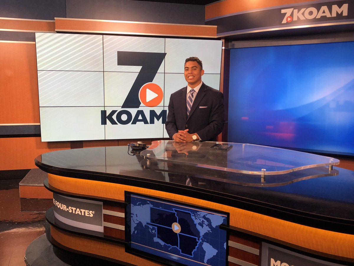 JaylonBanks_TV's tweet photo. I just finished up my first stretch of Anchoring!
To say that I am excited is an understatement.
My successes are not my own: my parents, family, friends, teammates and coaches— you all have helped me get here.
You can do whatever you want in life- Just take the leap! @koamfox14 https://t.co/7xamLTWK6g