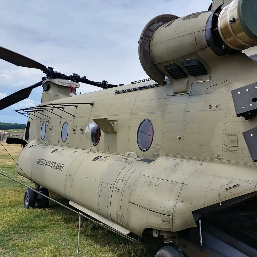 MIArmyGuard's tweet photo. Get up close and personal with this Chinook. Are you ready to see the real thing? Links in bio.
.
📷 | @ryan.kline.79
.
#miarmyguard #miguard #miarng #minationalguard #nationalguard #chinook #beautiful #photography #campgrayling #graylingmi #puremichigan #michigan #ready #views https://t.co/VkdP0AtLm9