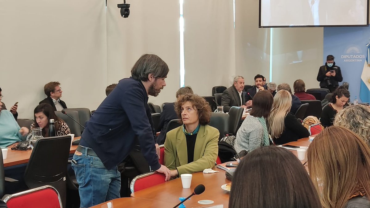 Estuve en el plenario de comisiones escuchando a #HipotecadosUVA de todo el país. Implacable denuncia de la usura de de estos créditos promovidos bajo el gobierno de Macri que dejan a familias enteras con deudas impagables. Apoyamos el reclamo para una solución integral.