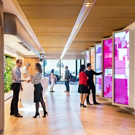 Building interactive experiences at your #briefingCenter doesn't have to break the bank! You can provide memorable moments for your customers with a little creativity and the help of #smartTech! Here's how: bit.ly/3tWU1Rj

#customerExperience #EBC