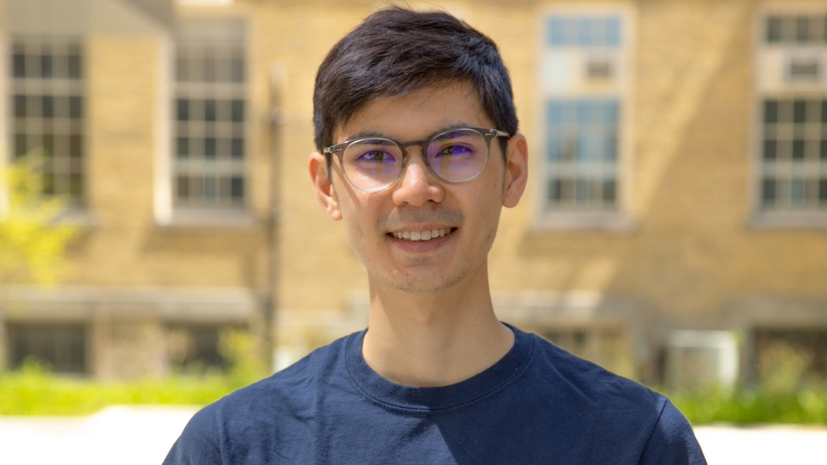 UofTEngineering's tweet photo. After switching programs on the first day of classes, Michael McLean realized his passion for Engineering Physics, and made the switch back to EngSci. Now, he's a computational research engineer at @structurabio, and one of our #GradstoWatch: https://t.co/G0hWW1ALUA #UofTGrad22 https://t.co/KFlGG41veC