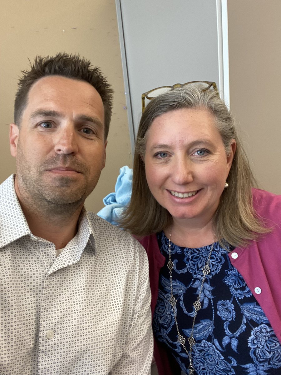 DrJamieKingSCS's tweet image. It’s a full day when I get the opportunity to walk with the current principal @ElliskKaren and the future principal Kris Wheat @NGMSNighthawks. It’s a great day to be a nighthawk!!