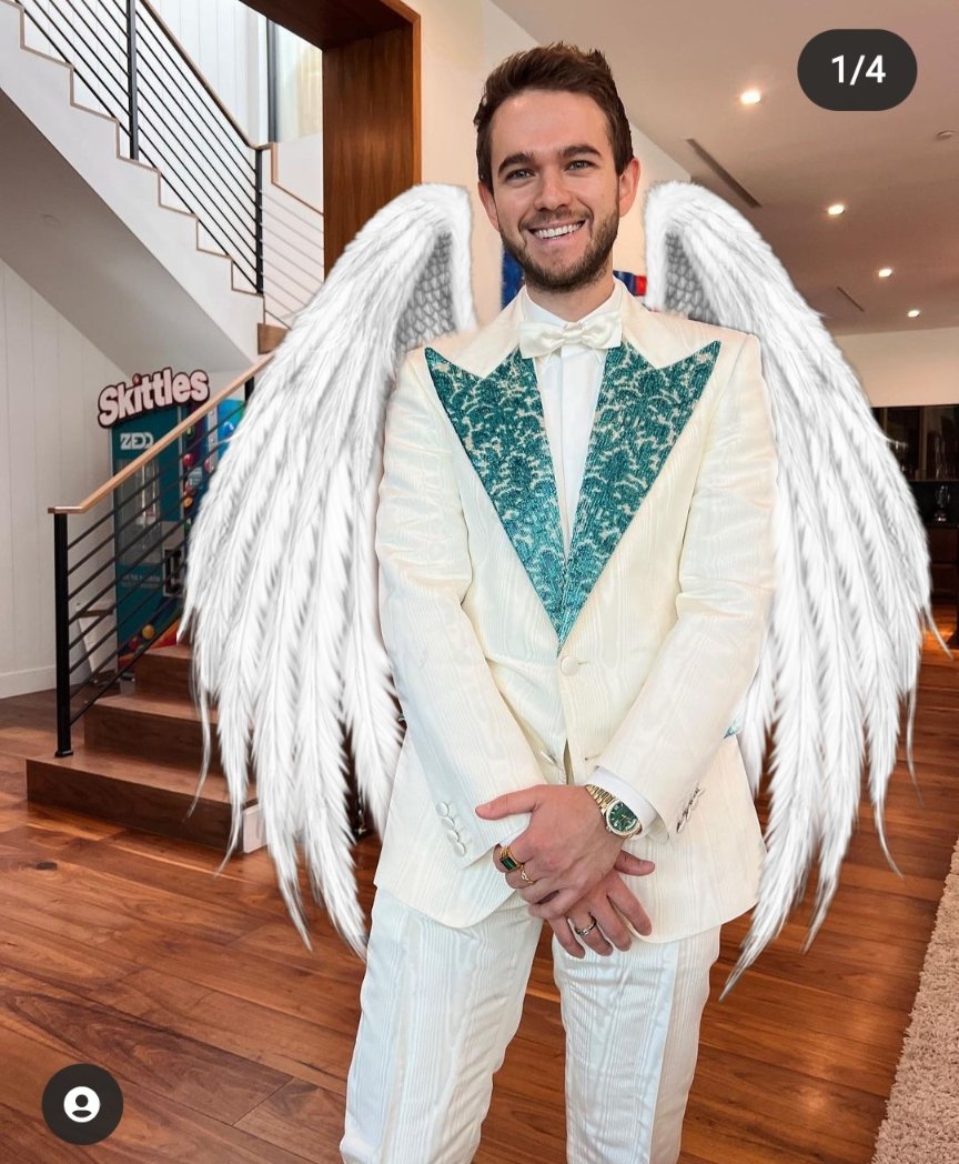 alissabgt's tweet image. Hi. This is Angel @Zedd. He would like to welcome you in his house (YES you see it correctly - there's a skittles machine over there). Over here will listen to Zedd music and Zedd music only - since it's giving heaven vibes. Come over if you're ready🤍
#zeddception