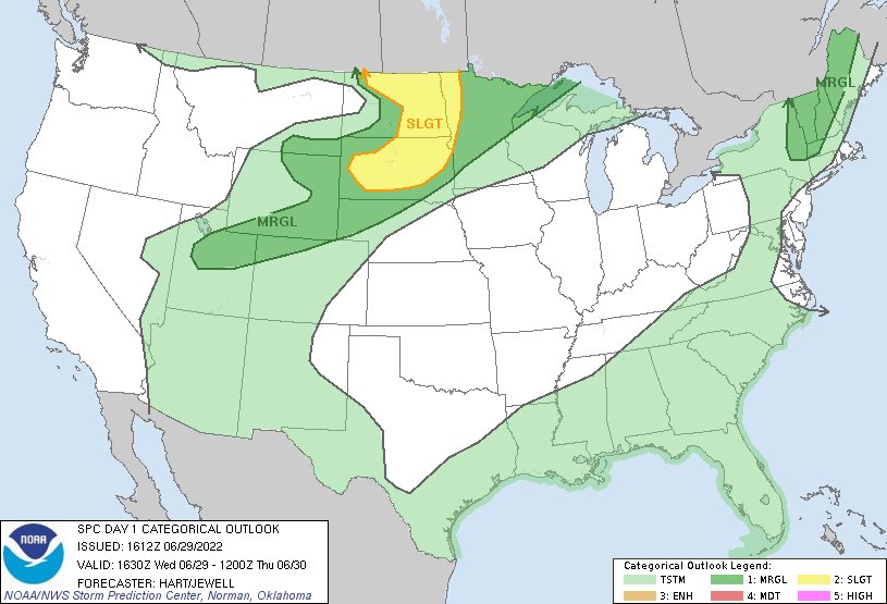 Severe weather outlook there slight risk for eastern North Dakota, northeast and central South Dakota and extreme northwest Minnesota. Marginal risk for Vermont, New Hampshire, northern and western Maine, eastern Wyoming, western Massachusetts #StormHour #wxtwitter https://t.co/BEb2LH81gb