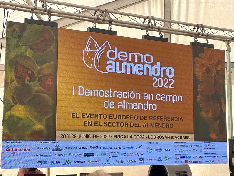 Concluida la gran jornada de #DemoAlmendro. Tras un excelente primer día de mucha actividad y networking junto a más de un millar de agricultores, socios y amigos, debatiendo las interesantes expectativas de futuro de este gran cultivo. ¡Un gran éxito, hasta el año que viene!