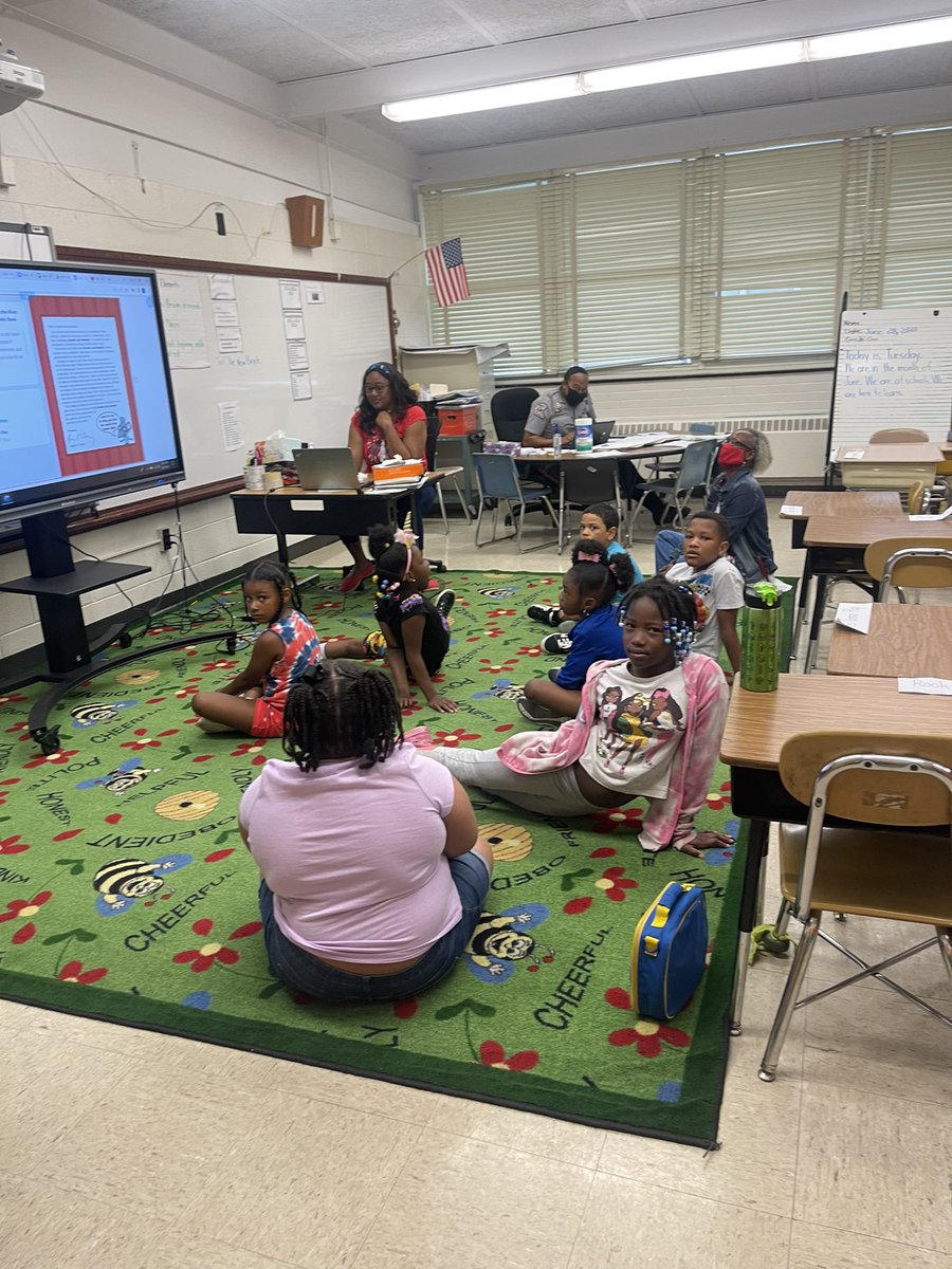 MrsThomasWHES's tweet photo. I popped in 1st grade to do a walkthrough and noticed a new student attentive on the carpet. ๐@EasleyElem @JessAlaniz10 #CCSSummerLearning2002 where is the teacher? https://t.co/Qk5SLX07QZ