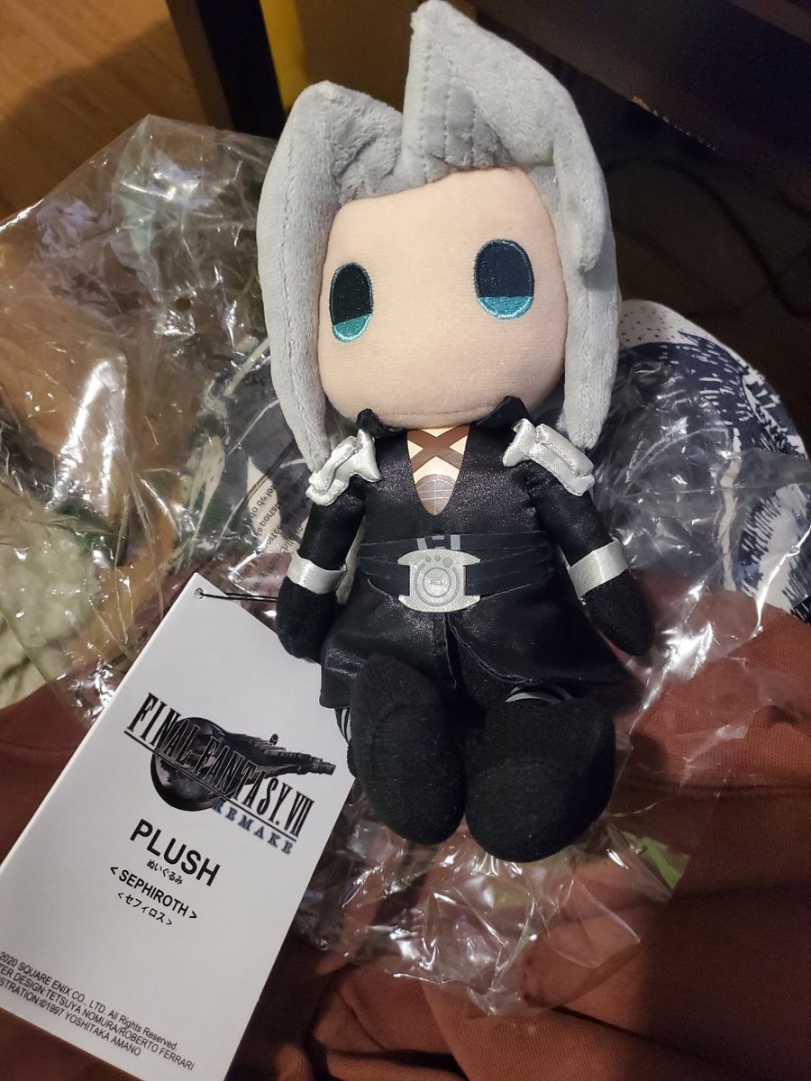 AesmaTV's tweet photo. check out my cutest little addiction to my collection,  #FinalFantasy7Remake  #Sephiroth  u can also own this cute little guy , check out  @shopatomicflare  https://t.co/3AELEtlqjp  use my code AESMA15 for a 15% discount tons of #finalfantasy  products and more https://t.co/IeN2eHgKdg