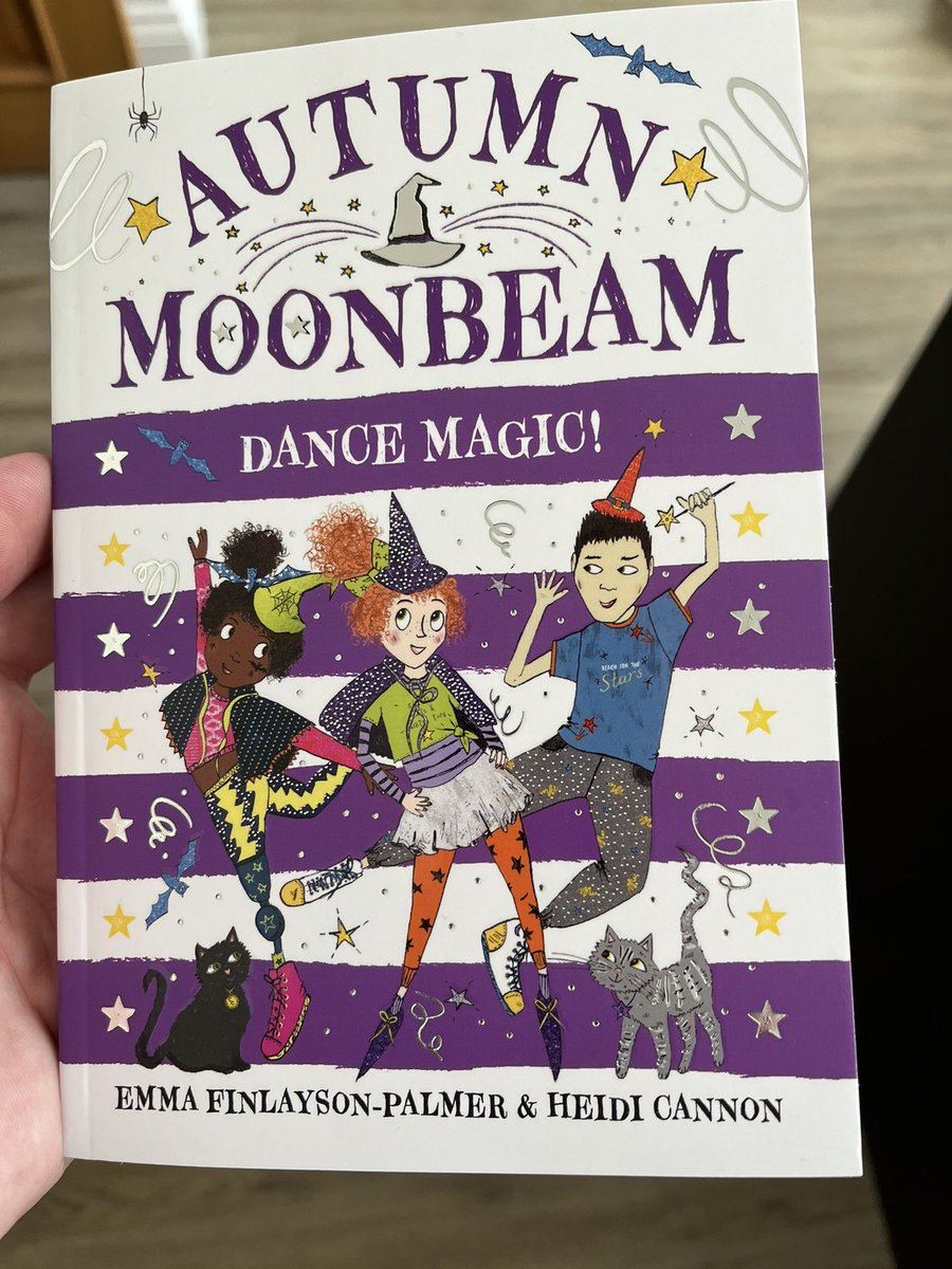 A very popular story in our house, Autumn Moonbeam: Dance Magic is the start of an exciting, new series & perfect for Amelia Fang fans! My daughter has hijacked my blog to tell you what she thought 🤩📖 @publishinguclan @FinlaysonPalmer @HeidiOliviaArt checkemoutbooks.wordpress.com/2022/06/29/aut…