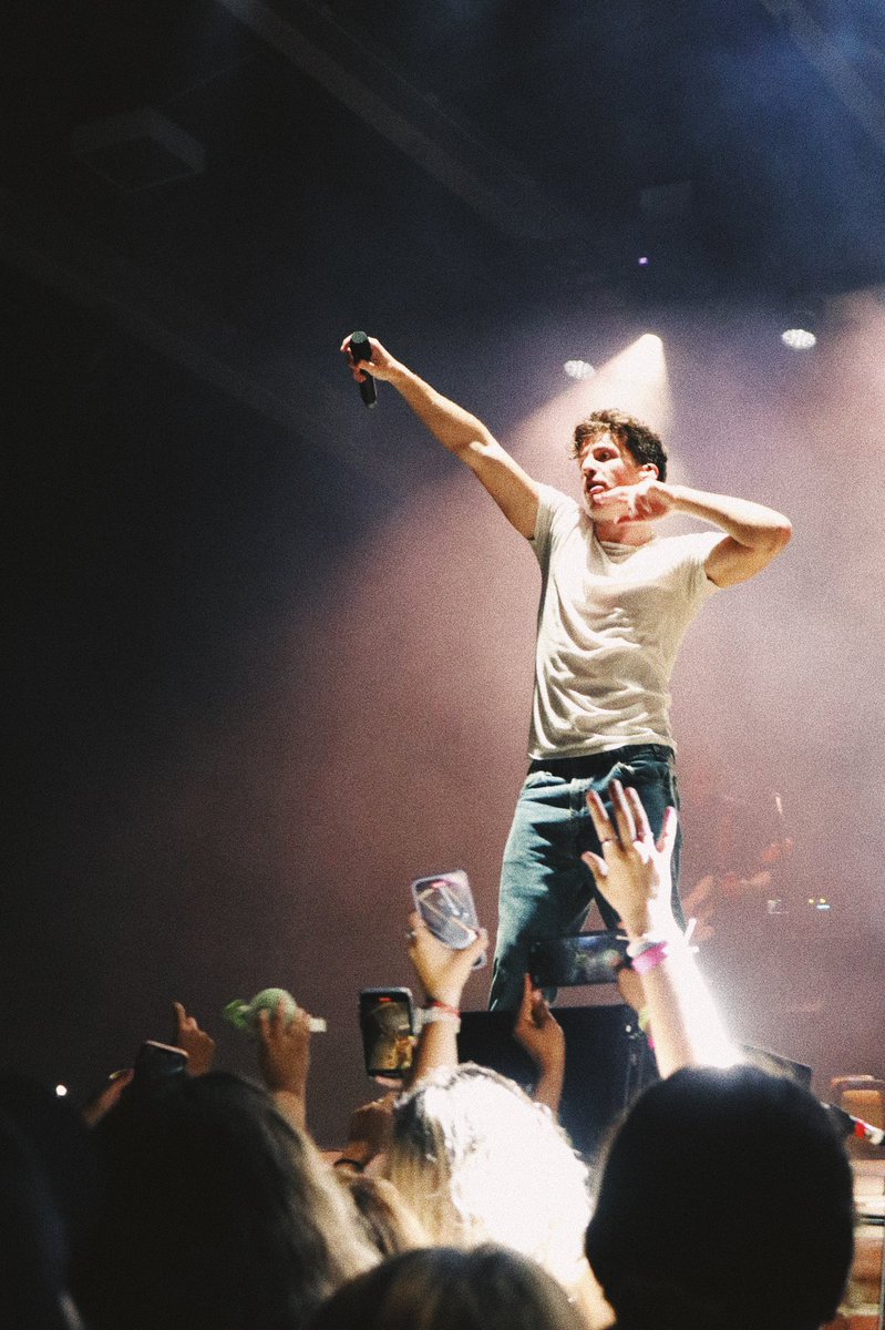 ericasadee's tweet photo. waited 4 years and flew to a different state to see @charlieputh, wasn’t disappointed 🪄 https://t.co/9oeT0btweX