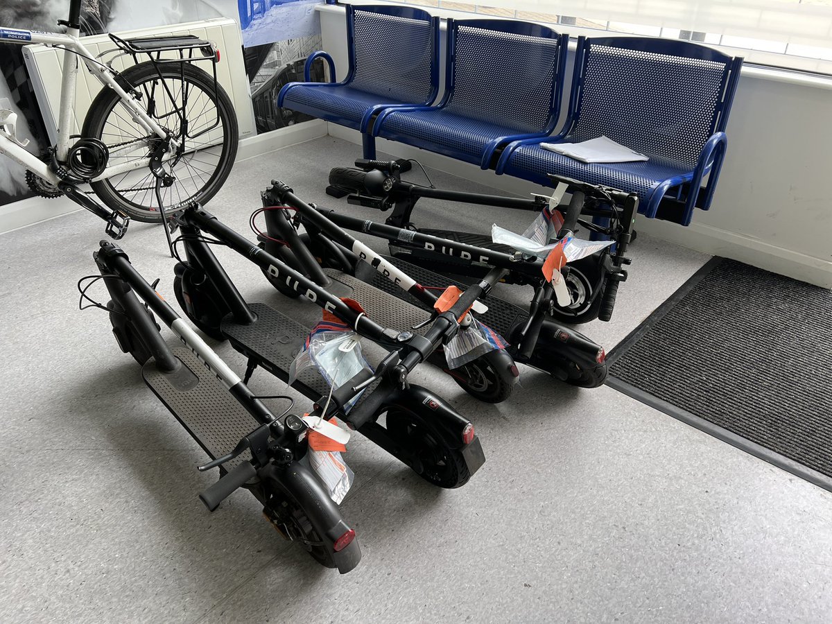 MPSLancasterGte's tweet image. 👮‍♀️#Operation | The #LancasterGate team were joined by colleagues who were on their 2nd day of Uniformed Policing ‘Street Duties’

- Carrying out static reassurance patrols along #Queensway
- Handing out Crime Prevention Leaflets

The team also seized 5x E/Scooter’s 🛴