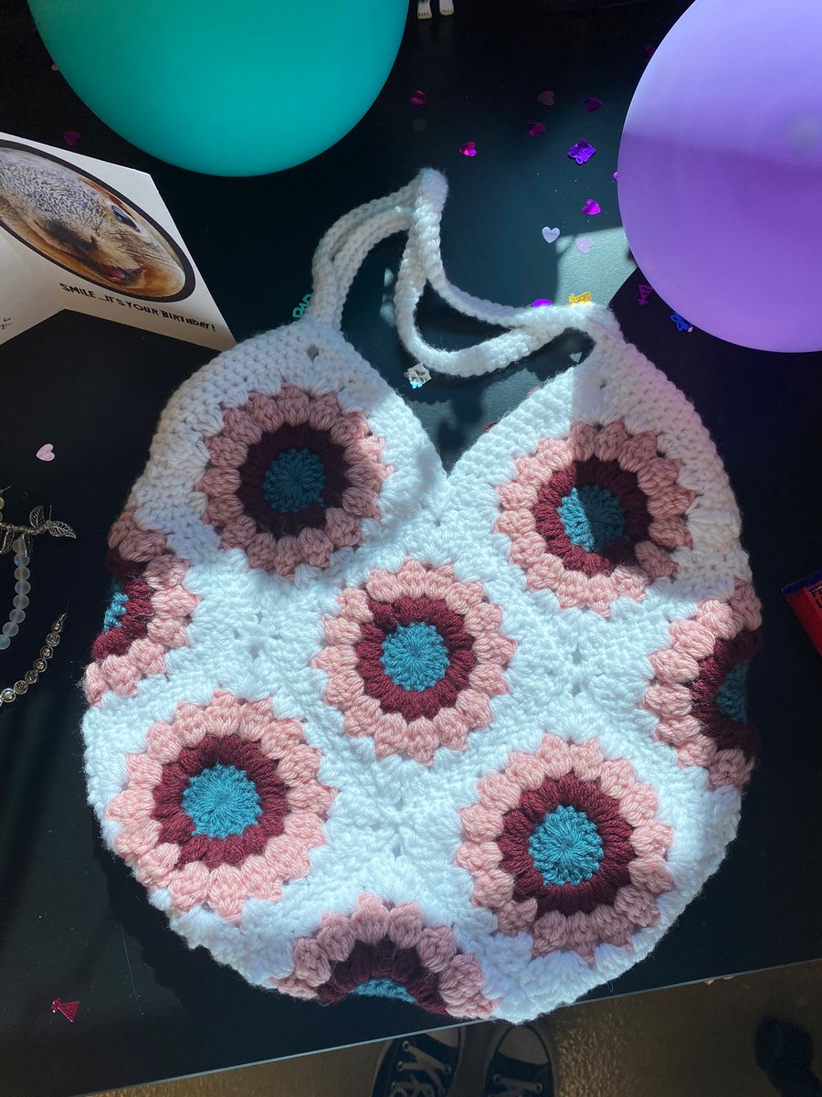 I crocheted this bag for my best friends birthday ☺️

What colors should I use for the next one?