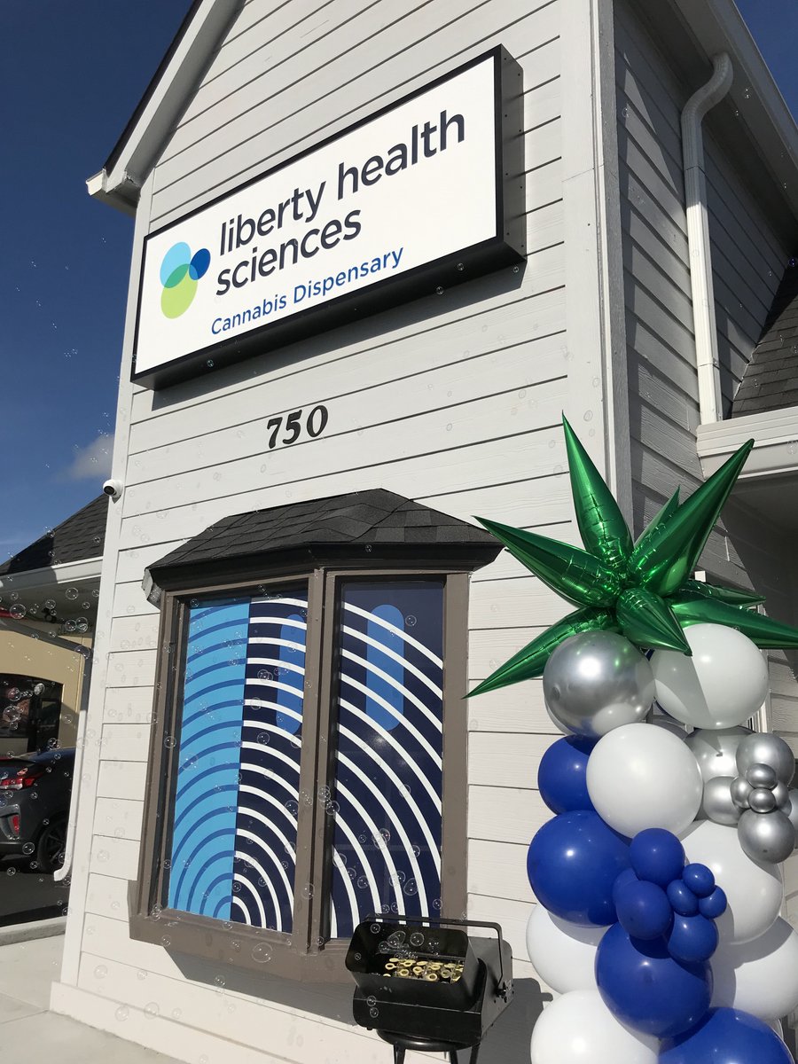 AYRWellness's tweet image. Today we're celebrating the grand opening of our 48th Florida dispensary in Longwood! Thank you to everyone on the team who helped us get to this point, and to all of the patients who make up the Longwood community. We're happy to be here! #AyrWellness #CreateWonder $AYR.A $AYRWF