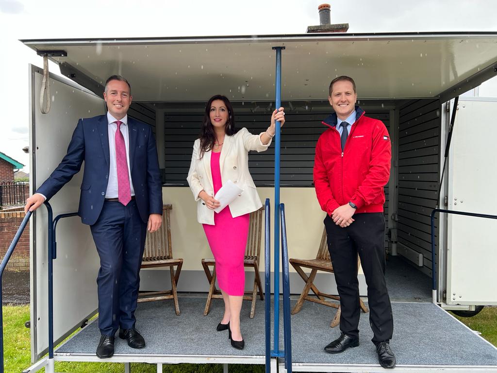 little_pengelly's tweet photo. 🤝Culcavy DUP Consitutency Surgery🤝👪
Busy afternoon with plenty of local issues to get to work on at our Culcavy DUP Advice Clinic today. We have been out and about across Lagan Valley in our DUP Mobile Clinic.
Look out for the next one coming to your area soon!💙 #TeamDUP ✊ https://t.co/DfL3zVKLkx