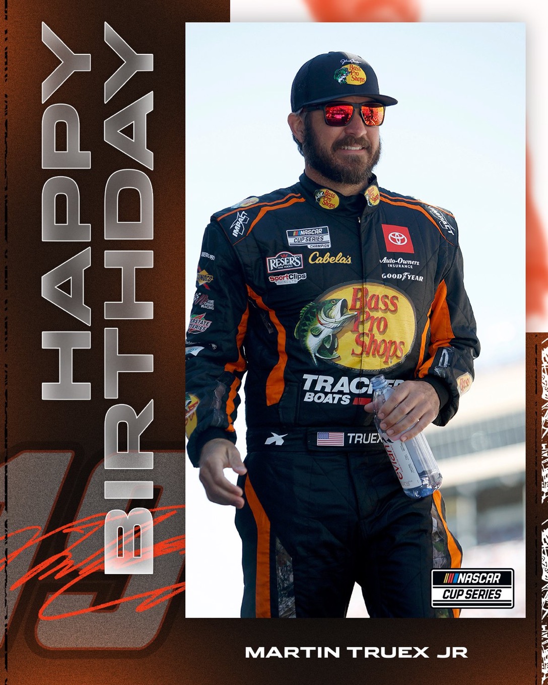 Today\s your day Martin Truex Jr!
Happy birthday to the driver of the No. 19   