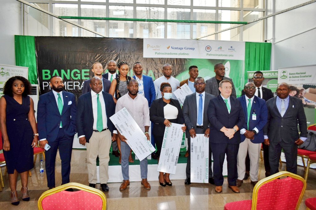 Hoy se ha procedido a la firma 📝 de contratos de financiación del programa de apoyo al emprendimiento BANGE Impulsa📈. El acto se han llevado a cabo entre el PCA de <a href="/BangeBSchool/">BANGE Business School</a> y los finalistas de la primera edición.
<a href="/UDIMA/">Universidad UDIMA</a> <a href="/jmnchasoikaka/">JM Nchaso Ikaka</a> <a href="/GuineaMarket/">GUINEAMarket</a> <a href="/ErnestoEsimi/">Ernesto M. ESIMI</a> <a href="/AhoraEg/">AHORAEG</a>