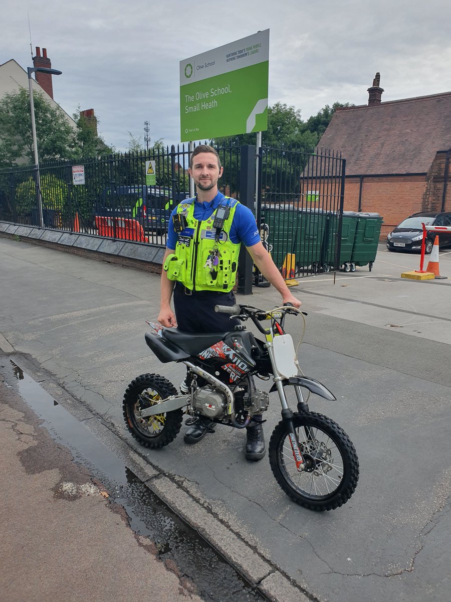 The rider of this bike thought it was a good idea to speed around Waverley Road and in Small heath Park without a helmet or insurance and without a care for anyone, he wasn't too happy when he stalled it and couldn't get away from PCSOs 🤣🤣🤣 #blueshield #opintrusive_yardley2022