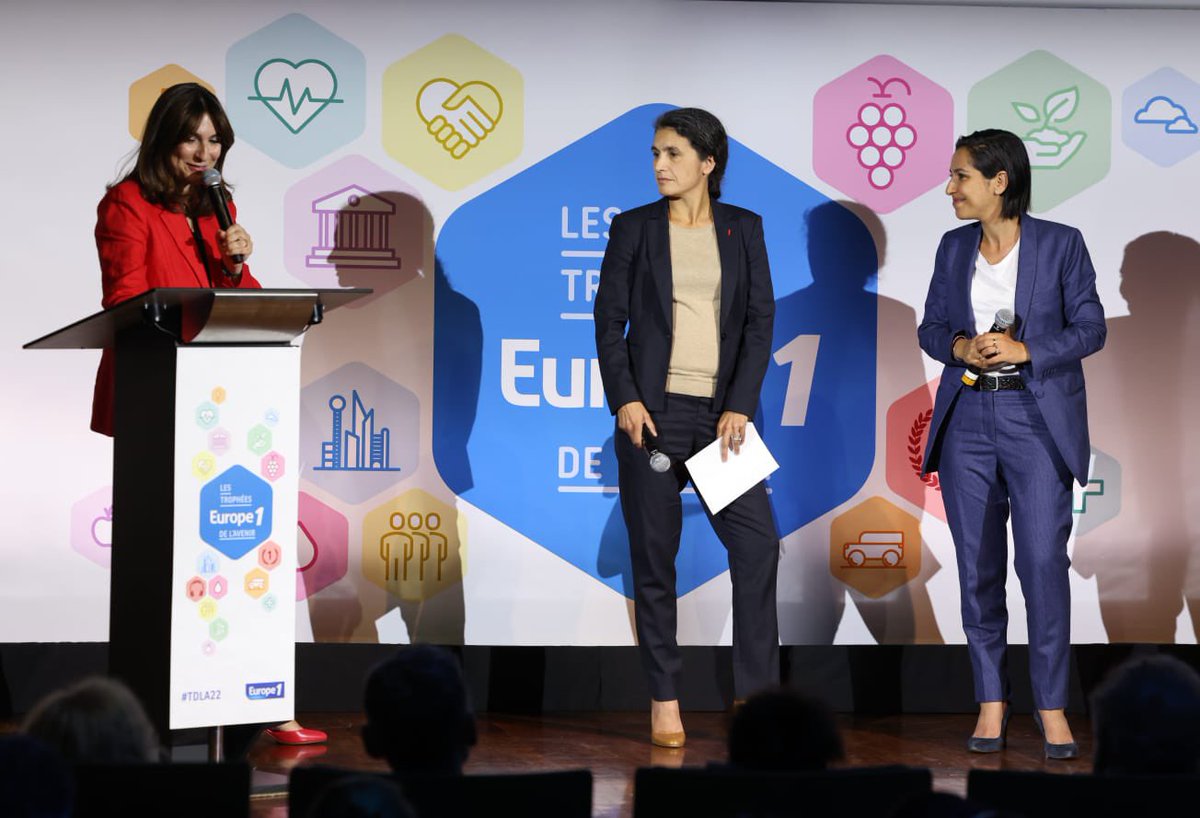 🔵📌[Les Trophées Europe 1 de l’Avenir]

➡️Bravo à <a href="/weloveglowee/">Glowee</a> pour le « Trophée des collectivités locales »
