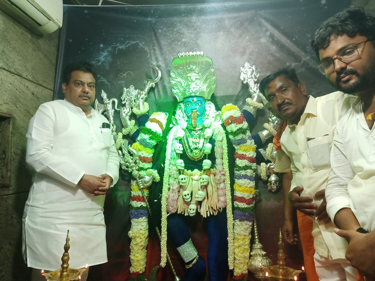 sonupattar123's tweet photo. ತೊರವಿ ಕೇಸರಾಳ ತಾಂಡಾ ಶ್ರೀ ಕಾಳಿಕಾದೇವಿ ಜಾತ್ರಾಮಹೋತ್ಸದಲ್ಲಿ ದೇವಿಯ ದರ್ಶನ ಪಡೆದು ಜಾತ್ರಾ ಕಮಿಟಿ ವತಿಯಿಂದ ಏರ್ಪಡಿಸಿದ್ದ ಕಾರ್ಯಕ್ರಮದಲ್ಲಿ ಕಾರ್ಯಕ್ರಮದಲ್ಲಿ ಪಾಲ್ಗೊಂಡ @MBPatil ರವರು https://t.co/QdRITVFZYo