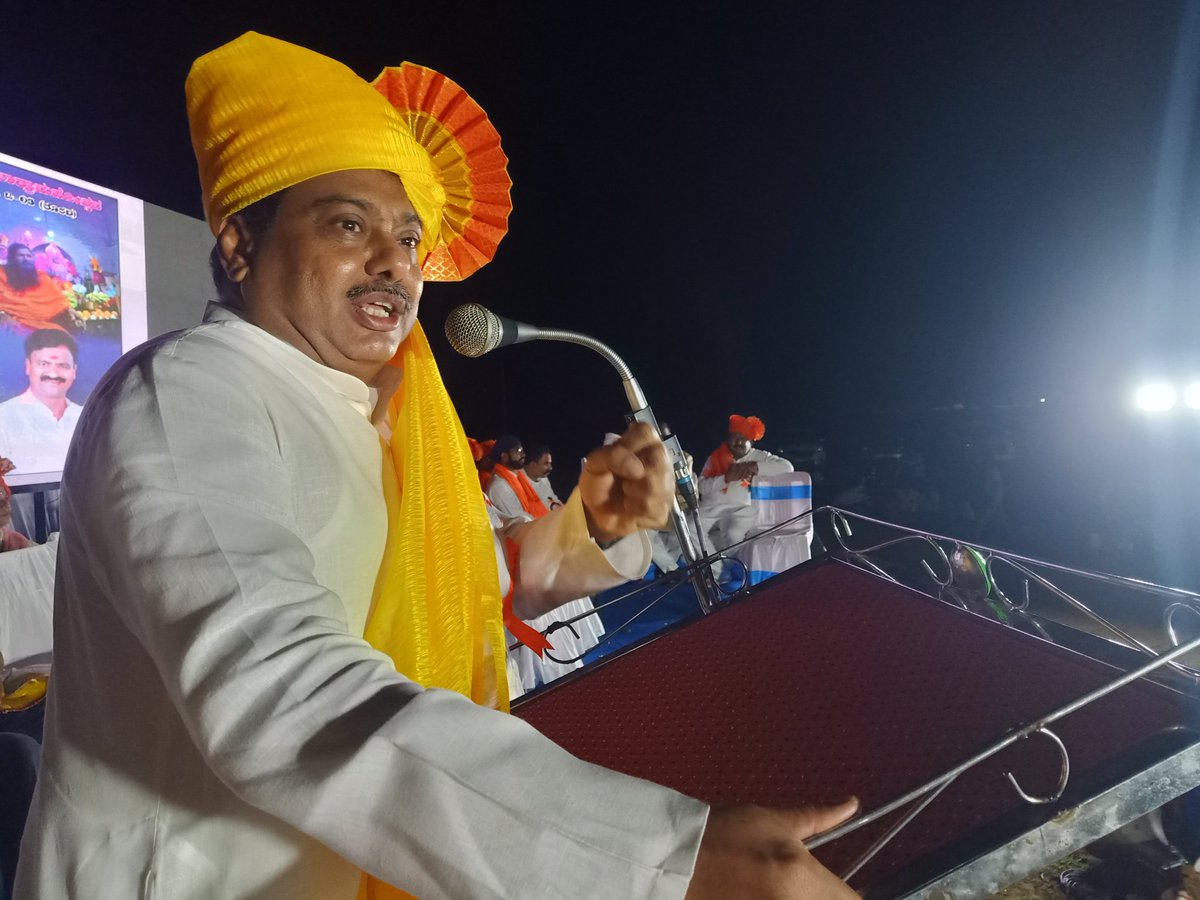 sonupattar123's tweet photo. ತೊರವಿ ಕೇಸರಾಳ ತಾಂಡಾ ಶ್ರೀ ಕಾಳಿಕಾದೇವಿ ಜಾತ್ರಾಮಹೋತ್ಸದಲ್ಲಿ ದೇವಿಯ ದರ್ಶನ ಪಡೆದು ಜಾತ್ರಾ ಕಮಿಟಿ ವತಿಯಿಂದ ಏರ್ಪಡಿಸಿದ್ದ ಕಾರ್ಯಕ್ರಮದಲ್ಲಿ ಕಾರ್ಯಕ್ರಮದಲ್ಲಿ ಪಾಲ್ಗೊಂಡ @MBPatil ರವರು https://t.co/QdRITVFZYo