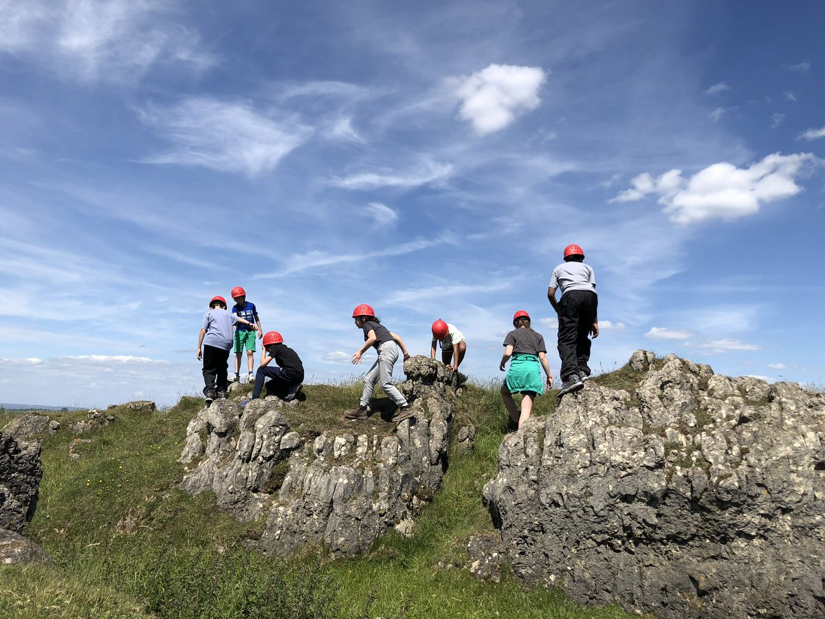 Alleyns_Lower's tweet photo. A great day out in the Peaks for @AlleynsLowerSch  with their form and friends @_JaneLunnon @Alleyns_School https://t.co/S5sQTb5Bj2