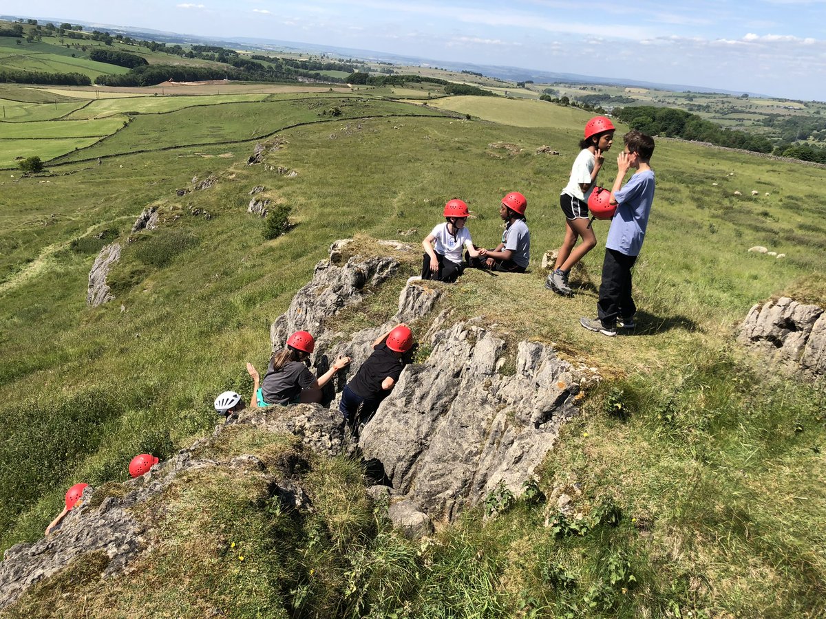 Alleyns_Lower's tweet photo. A great day out in the Peaks for @AlleynsLowerSch  with their form and friends @_JaneLunnon @Alleyns_School https://t.co/S5sQTb5Bj2
