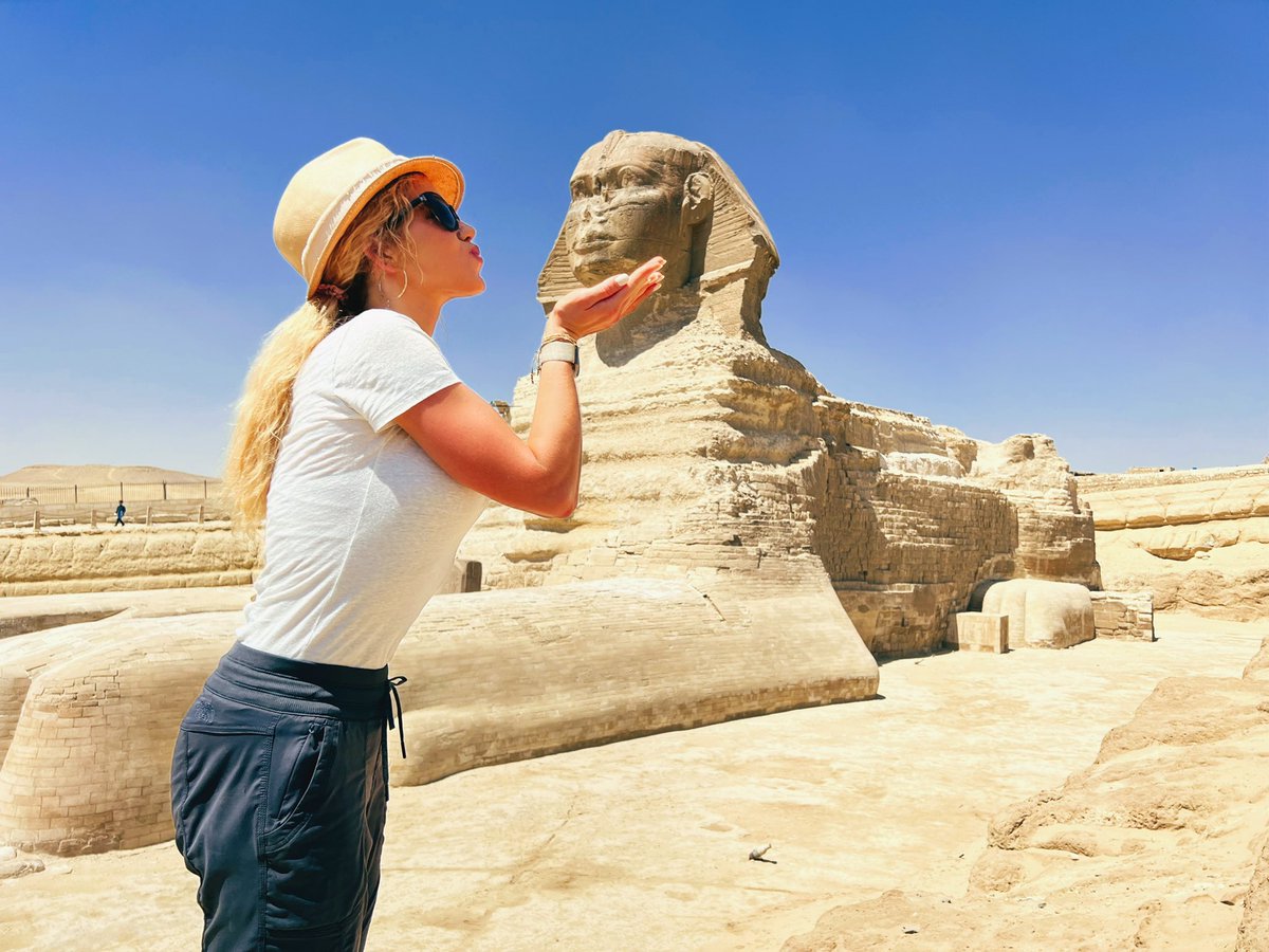 gracelynhunt's tweet photo. “Remember, there is nothing free in Egypt.
So don’t get on a free camel.
Free to get on.
Free to ride.
$100 to get down.” 😂🐪
#Egypt #Arabia #ArabianNights #HighEndJourneys #Travel #HumpDay #Wednesday #Pyramids #GreatPyramidsOfGiza #Camel #CamelRide https://t.co/NHzXFpXjId