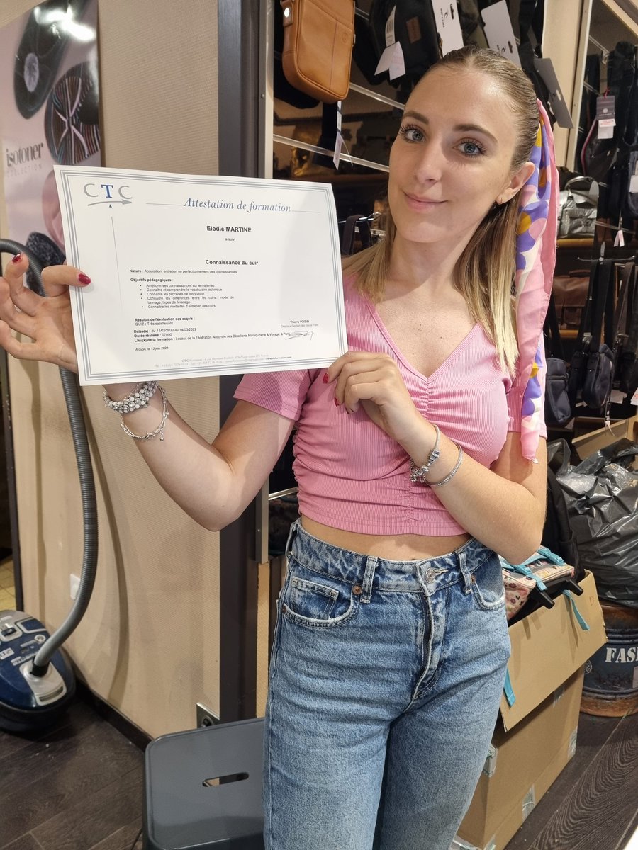 BerquerPhilippe's tweet photo. Bravo à Elodie, boutique de Dieppe, pour sa mention très satisfaisante à la formation connaissance du cuir délivrée par le CTC #Maroquinerie #Dieppe #Cuir #formation #MyCTC #Vente #Distribution #PetitCommerce #PetitsCommerces #Savoir #SavoirFaire #CTC https://t.co/XCQDipj4KY