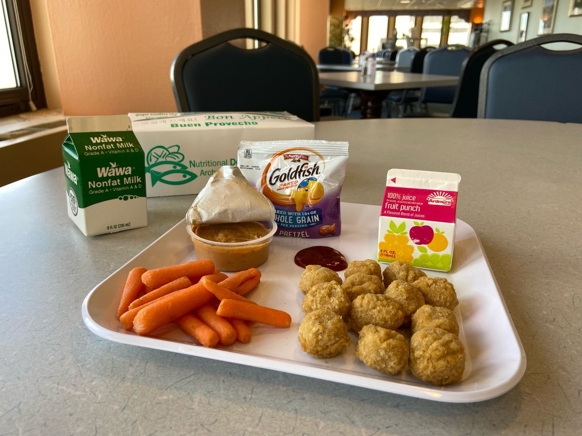 SummerMealsNDS's tweet photo. Popcorn Chicken Tuesday? This meal consists of cheesy pizza hummus and carrots, goldfish pretzel crackers, fruit punch, and the star of the show...popcorn chicken with barbecue sauce! Let's continue the week off strong! #mealoftheday #tuesdaymeal #summermealsprogram #summermeal https://t.co/15xYhWb42v