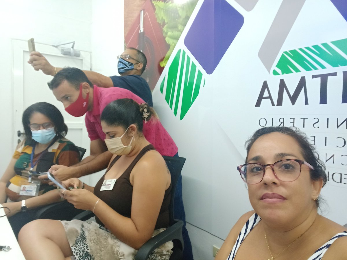 Se participa en Taller de <a href="/infoGEOcuba/">infoGEOcuba</a> mediante videoconferencia desde la Sala Situacional <a href="/citmacuba/">Ministerio de Ciencia, Tecnología y Medio Ambiente</a> <a href="/ElbaRosaPM/">Elba Rosa</a> <a href="/SANTANACITMA/">JOSE FIDEL SANTANA NUÑEZ</a> <a href="/ArmandoRguezB/">Armando</a>