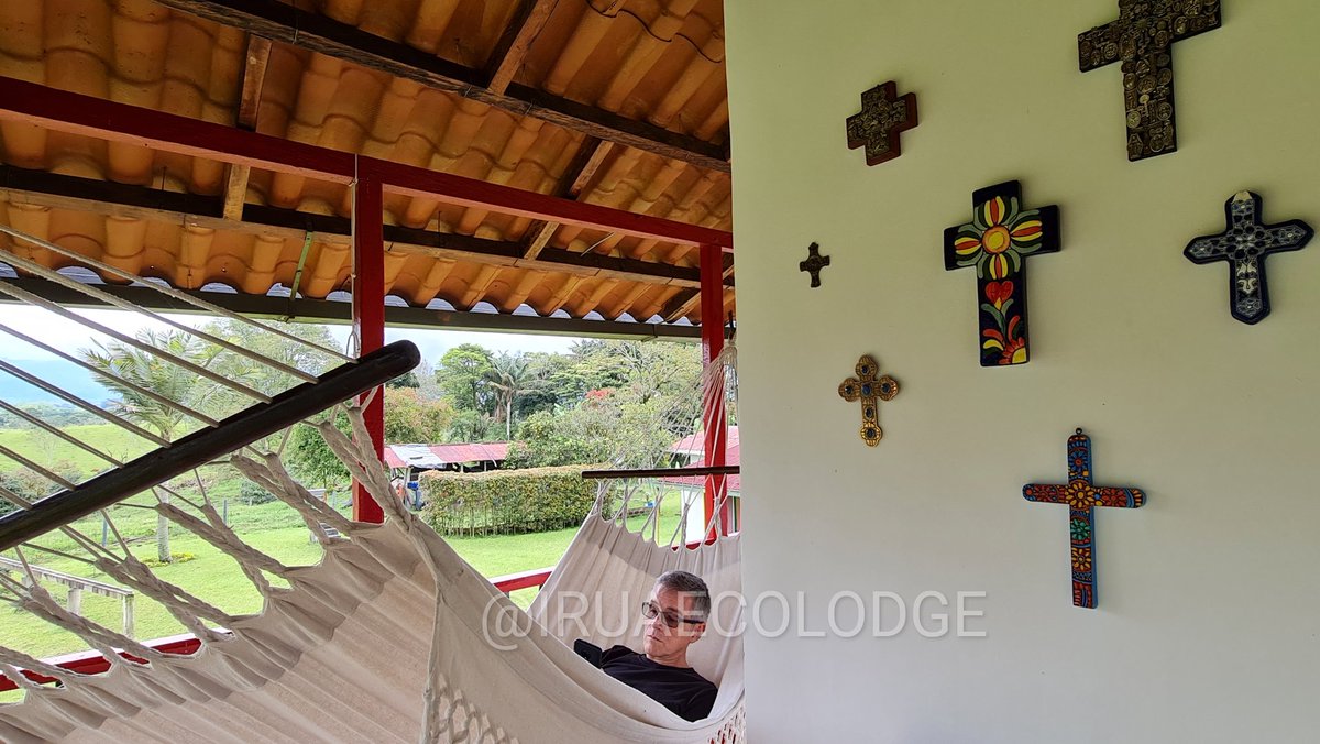 Soros004's tweet photo. #Colombia. Es verdad que llueve. Pero prefiero estar aquí,  en tranquilidad, leyendo un buen libro.  #Quindio #EsColombia ☕️ https://t.co/TsYsdl4Kd9