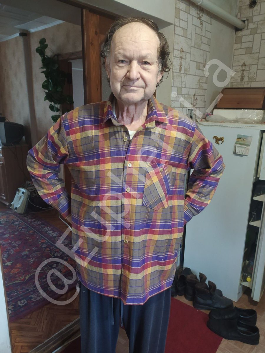 Честно признаюсь, собиралась с мыслями неделю на этот тред и ещё три дня меня просто трясло при попытке начать.
Если коротко: моему дедушке в Херсоне критически необходима любая помощь. Материальная, медикаментозная, моральная. А ещё очень нужна кровь.
На фото дедушка до больницы