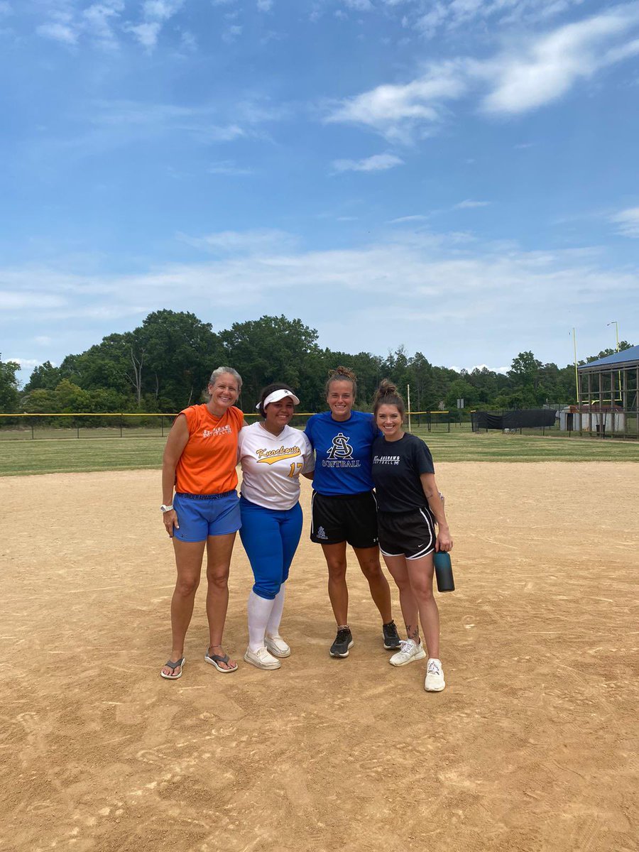 PinecrestSoftb1's tweet photo. Rising seniors @LaurenJ03704686 and @Frances_Hanshew working hard this summer and attending camps! https://t.co/X2gz8KWrR3