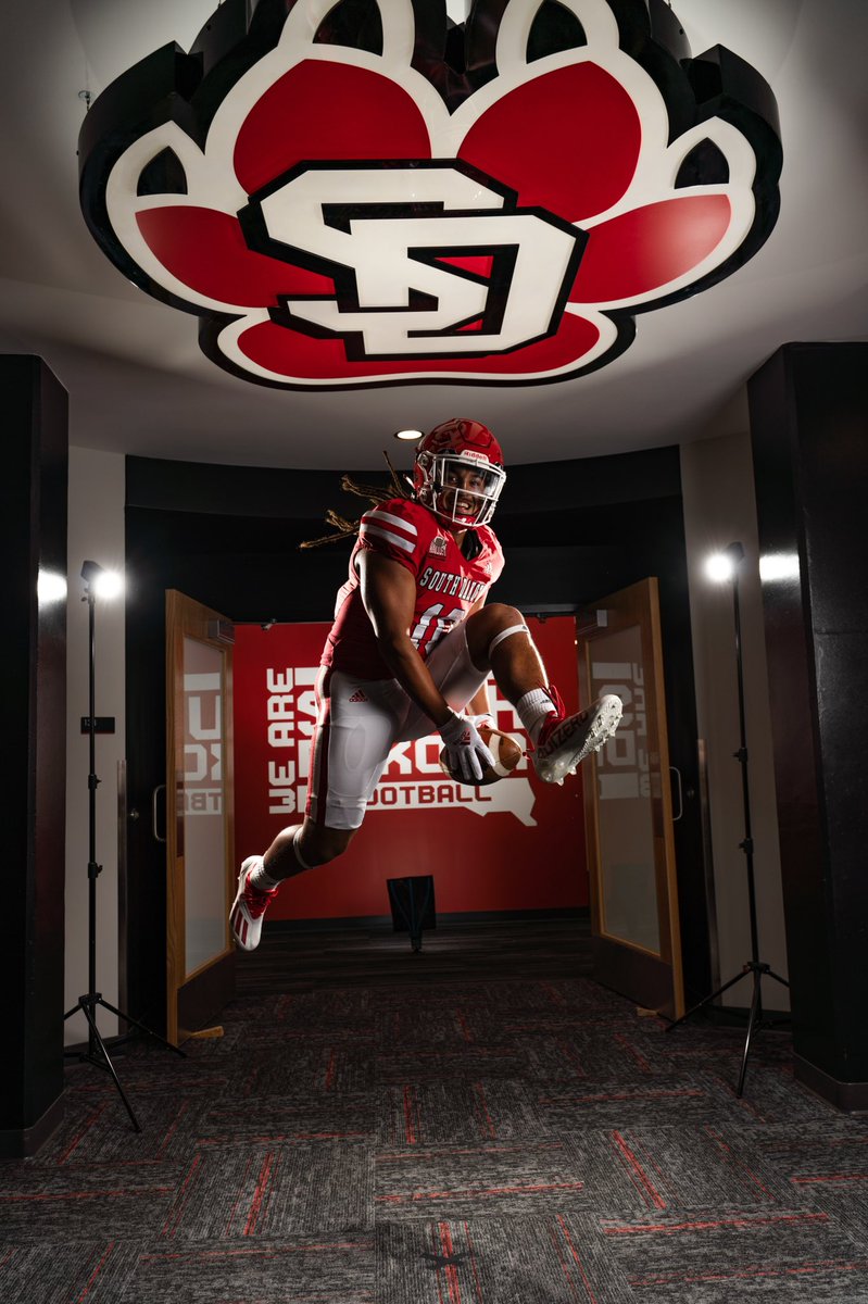 GabrielHardman4's tweet photo. Had An Amazing Time At The University Of South Dakota They Showed Great Hospitality !@PantherPride305 @_CoachHodge @Coach_CJRobbins @CoachTaylorDB ❤️ https://t.co/4aXz30lq78