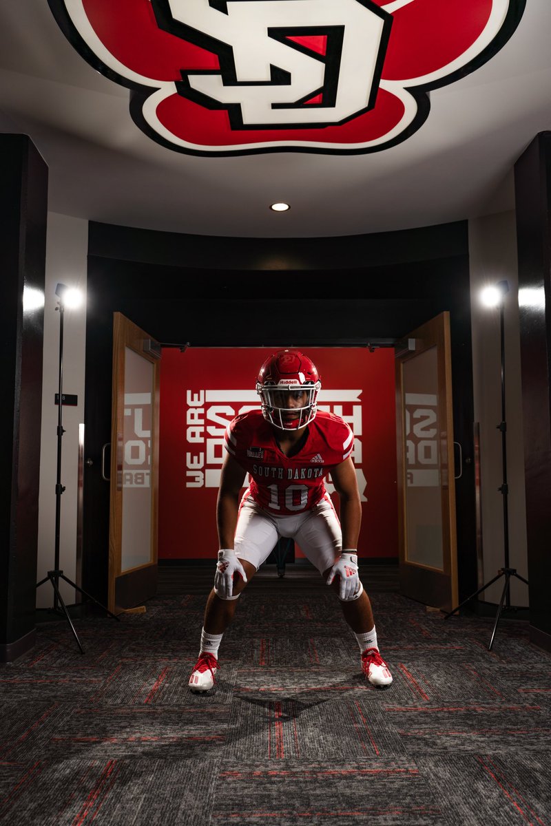 GabrielHardman4's tweet photo. Had An Amazing Time At The University Of South Dakota They Showed Great Hospitality !@PantherPride305 @_CoachHodge @Coach_CJRobbins @CoachTaylorDB ❤️ https://t.co/4aXz30lq78