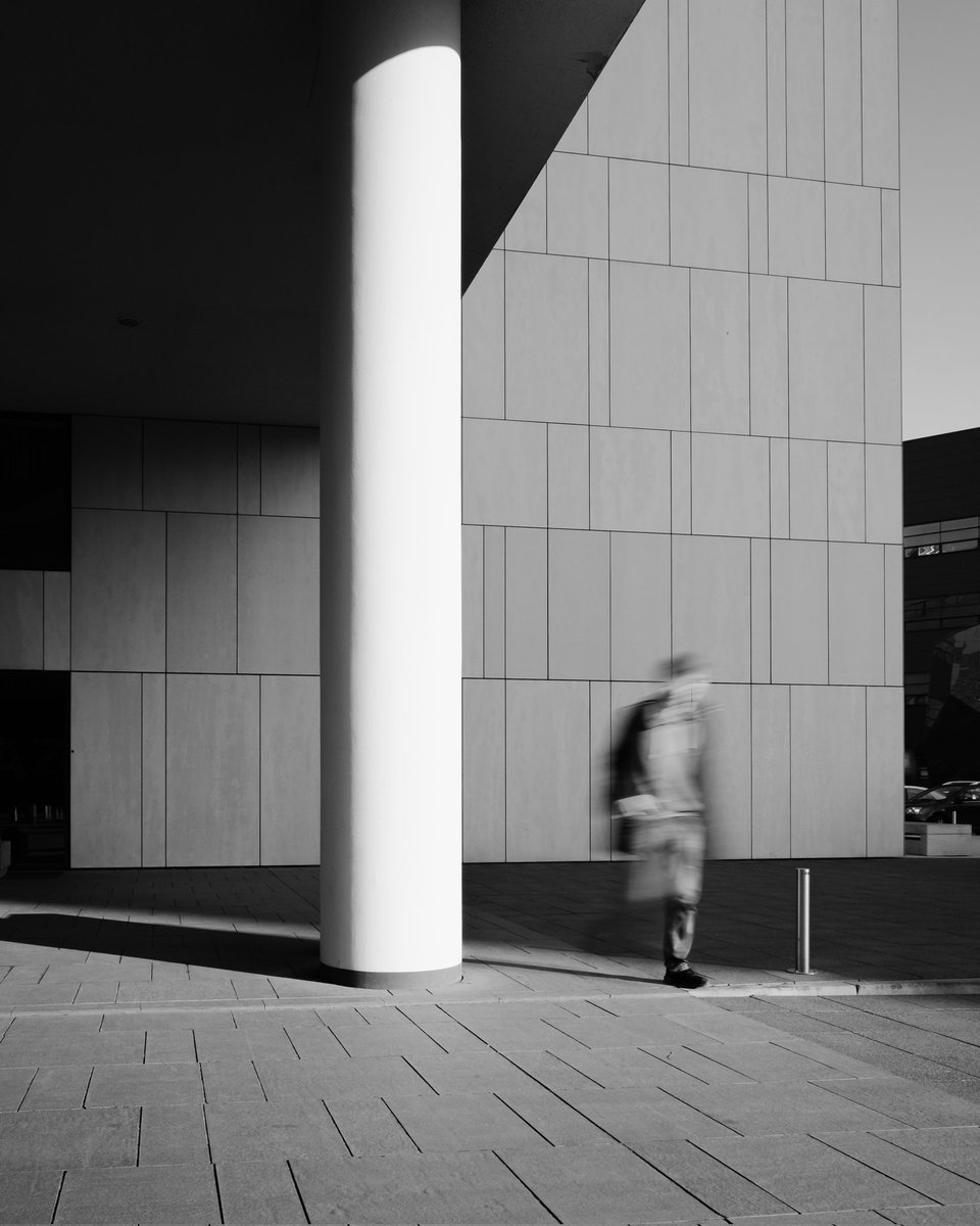 timmmchen's tweet photo. One step 
#streetphotography https://t.co/GefoJLiYHW