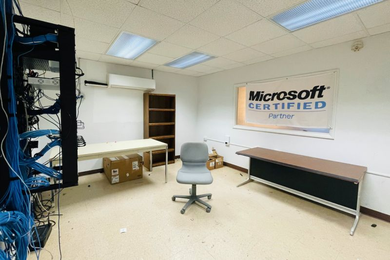 CentralDataNews's tweet photo. This was our server room on the last day before we migrated to the Cloud

This room was the heartbeat of the organization. Today, we are fully distributed, decentralized, managed and maintained via Cloud servers

Join us for "No Server Left Behind" and hear how we did it https://t.co/ziJzEOjAiO