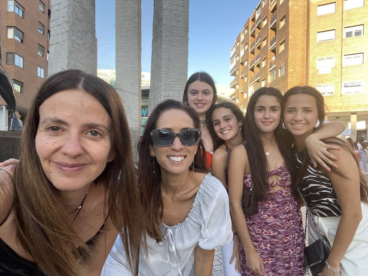 Empezamos el curso 2021-22 con #Morat y lo terminamos con #SebastianYatra 
#familytime #summertime #friendship