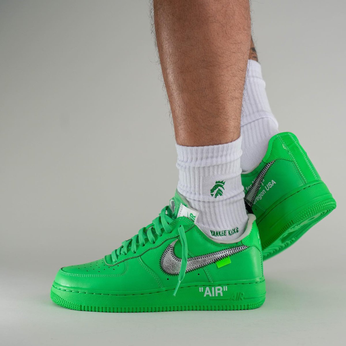 TheSiteSupply's tweet image. Virgil Abloh: "Figures of Speech" Opens July 1st @ the @brooklynmuseum

🤔 Staff @ the Brooklyn Museum wearing the Off-White x Nike Air Force 1 "Light Green Spark"

I wonder if we see a special release for these 🤔⚡️

📸 @brendandunne // yankeekicks IG